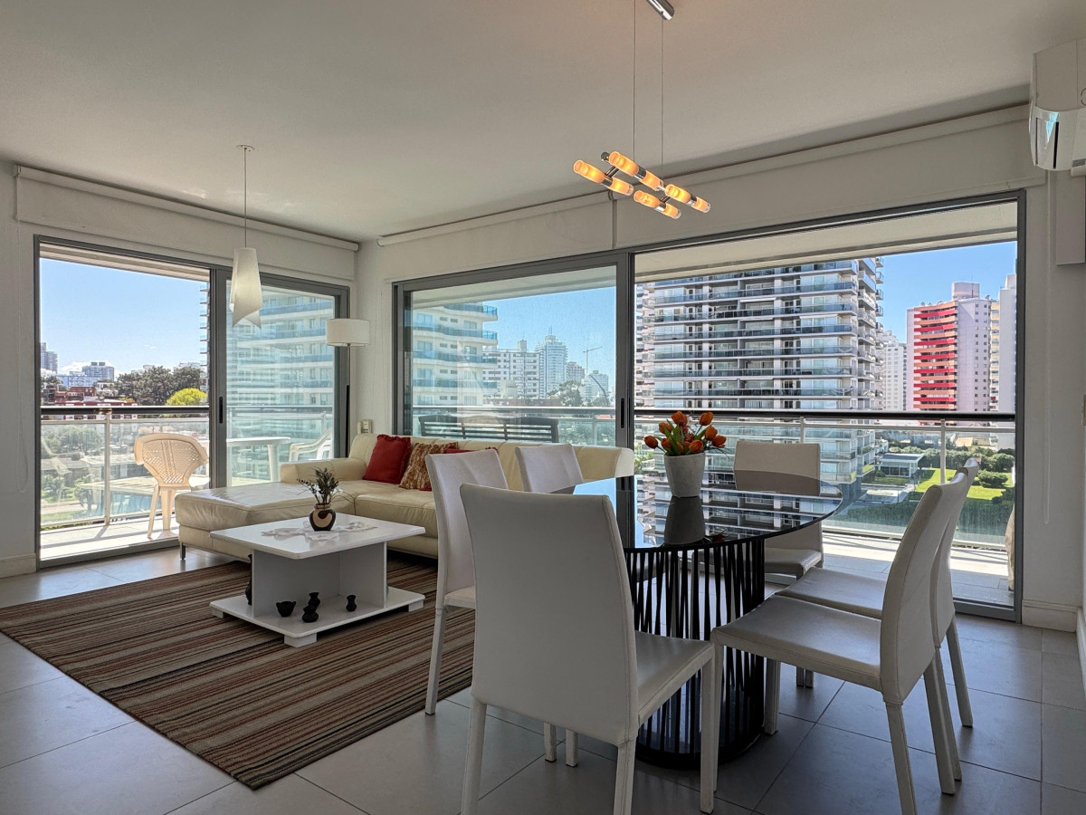 Apartamento ID.2210 - Alquiler de departamento, dos dormitorios, punta del este.
