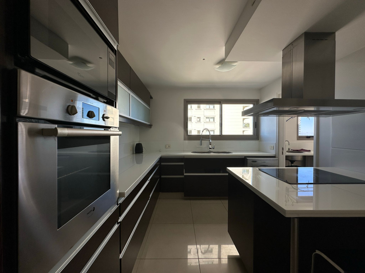 Apartamento ID.473 - Alquiler temporal y venta, de apto primera linea playa brava.