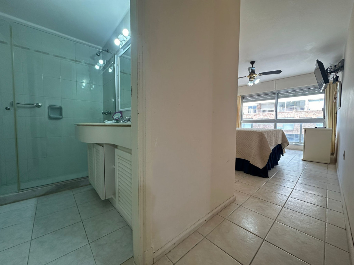 Apartamento ID.2242 - Departamento en VENTA, tres dormitorios.