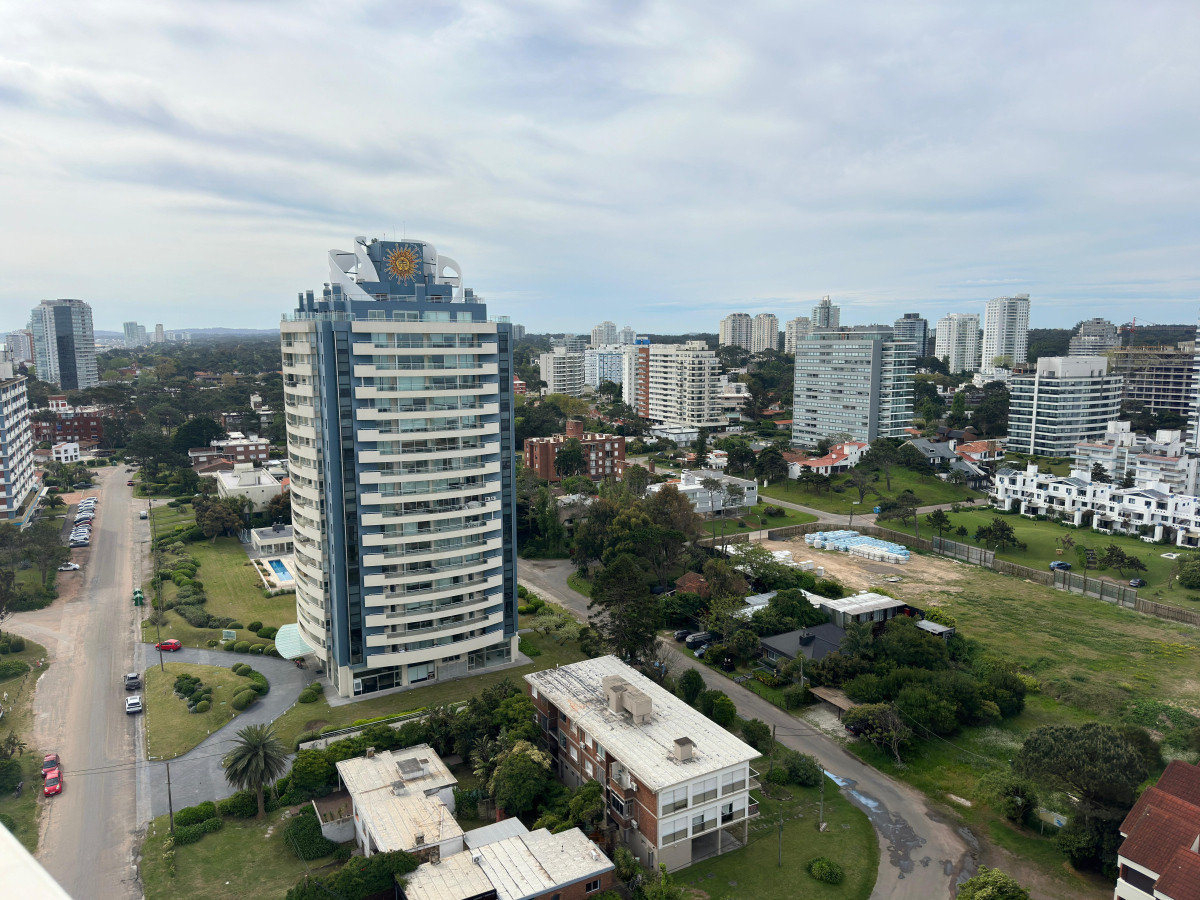 Apartamento ID.711 - Apartamento en Alquiler, vista panoramica, playa brava.