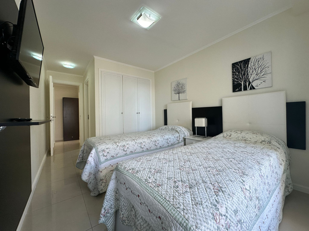 Apartamento ID.472 - Alquiler temporal y venta, de apto primera linea playa brava.