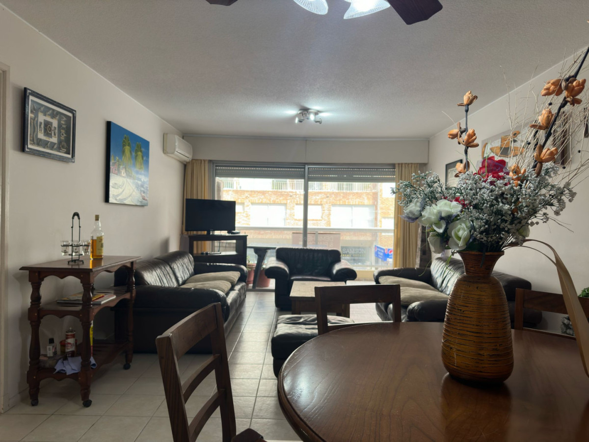 Apartamento ID.2242 - Departamento en VENTA, tres dormitorios.