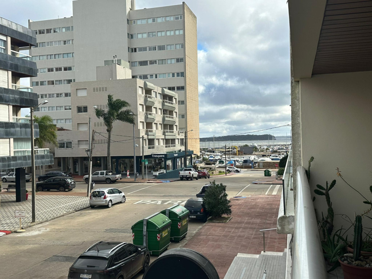 Apartamento ID.2242 - Departamento en VENTA, tres dormitorios.