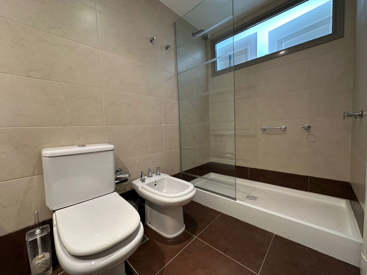 Apartamento ID.473 - Alquiler temporal y venta, de apto primera linea playa brava.