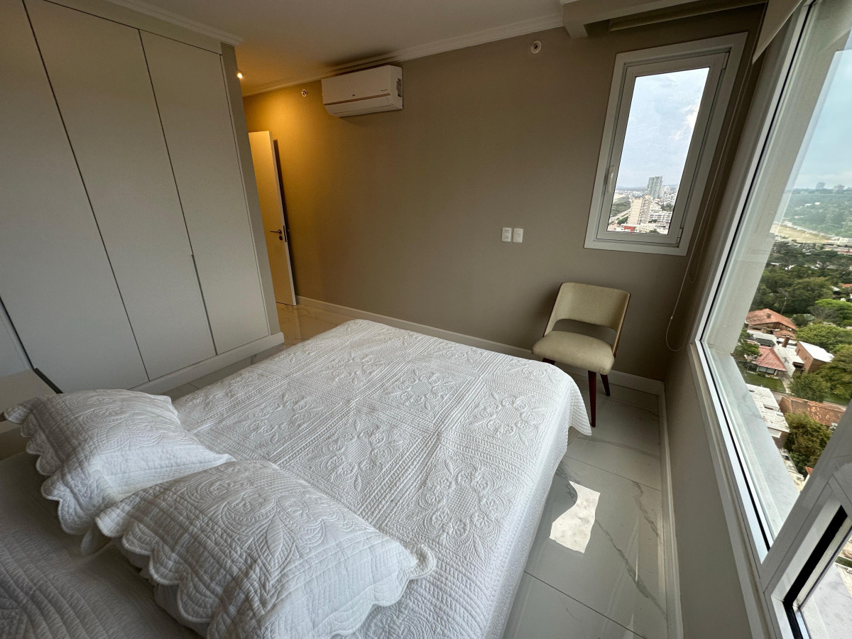 Apartamento ID.898 - Alquiler temporada 2026, en primera linea, playa mansa, Edificio de Categoria.