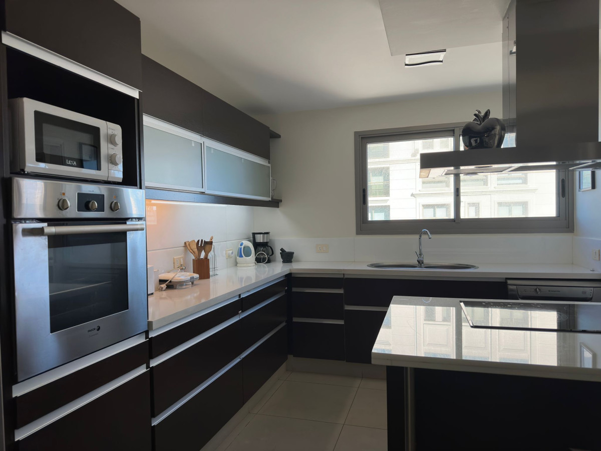 Apartamento ID.472 - Alquiler temporal y venta, de apto primera linea playa brava.