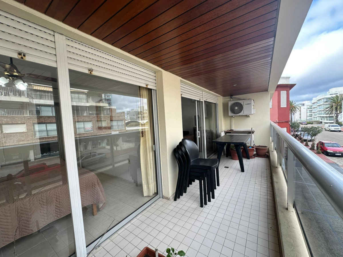 Apartamento ID.2242 - Departamento en VENTA, tres dormitorios.