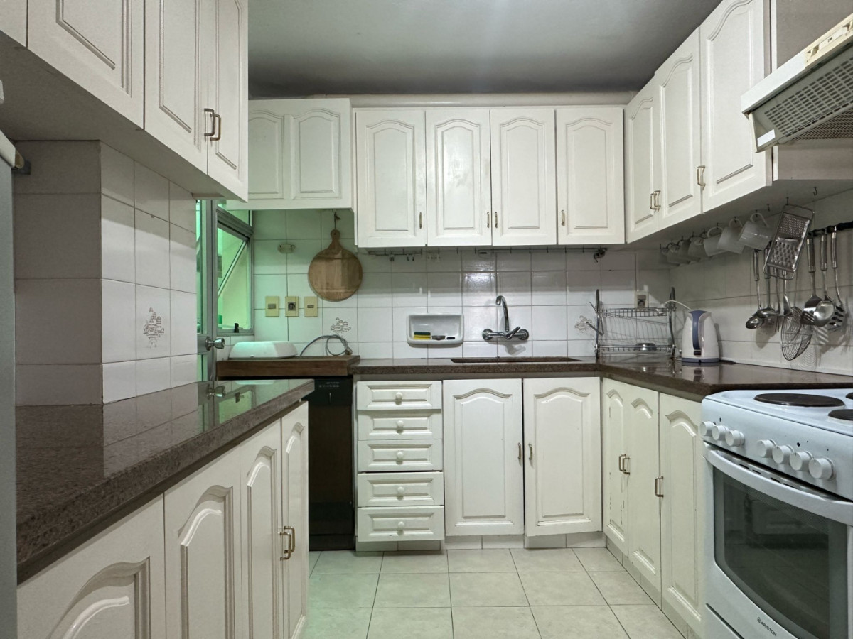 Apartamento ID.2242 - Departamento en VENTA, tres dormitorios.