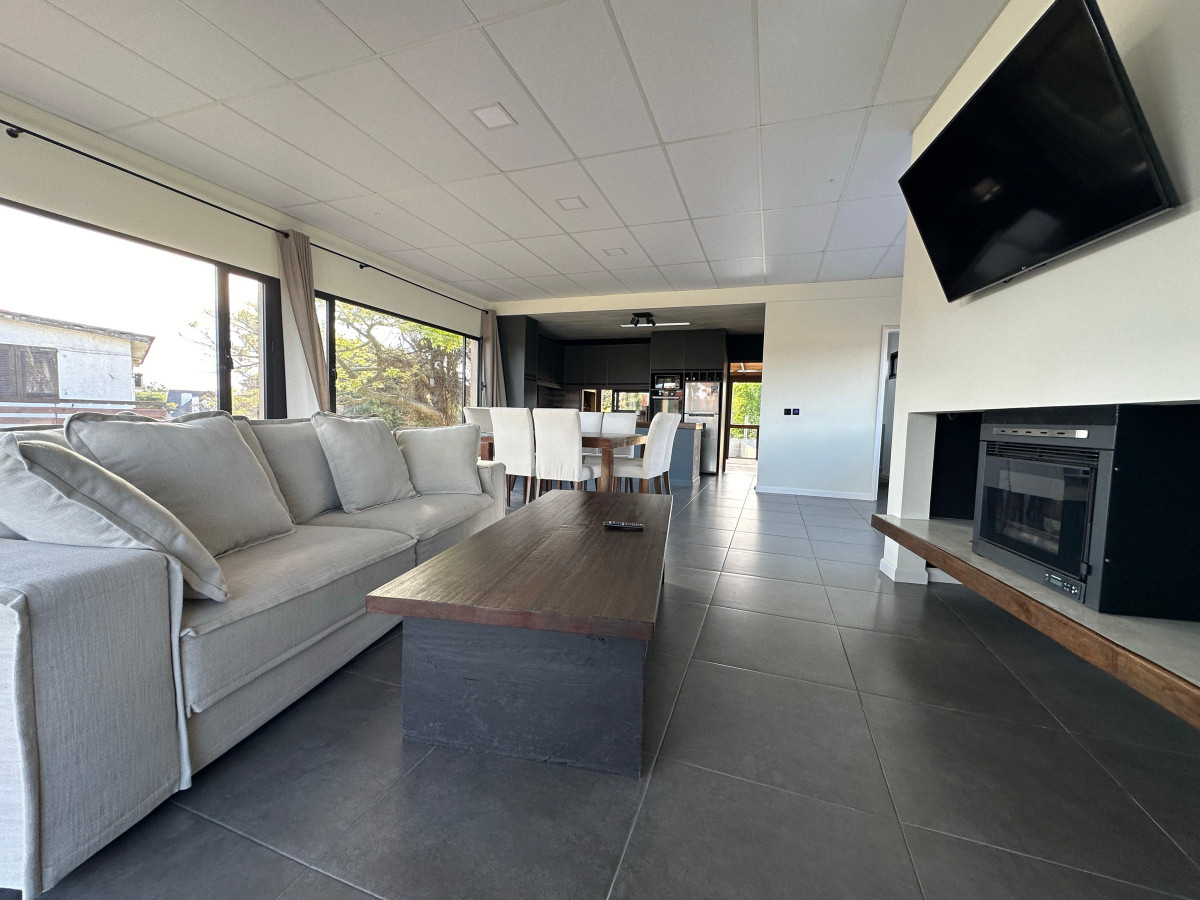 Casa ID.694 - Hermosa casa en alquiler temporal, Pinares, punta del este.