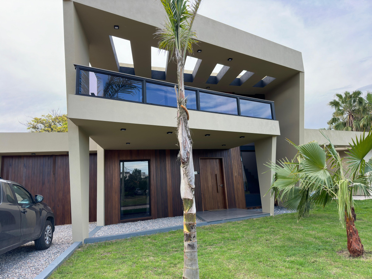 Casa ID.694 - Hermosa casa en alquiler temporal, Pinares, punta del este.