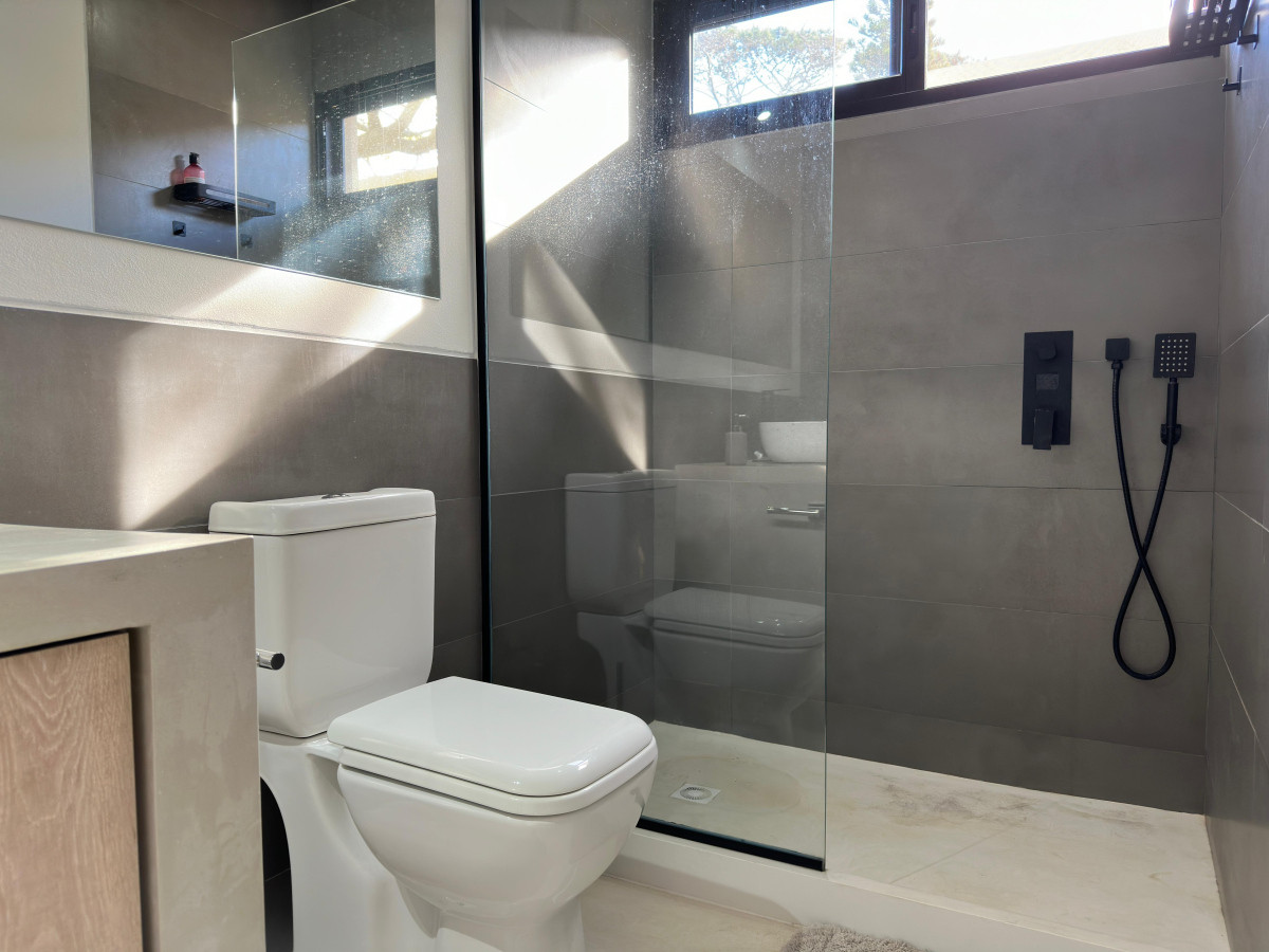 Casa ID.694 - Hermosa casa en alquiler temporal, Pinares, punta del este.