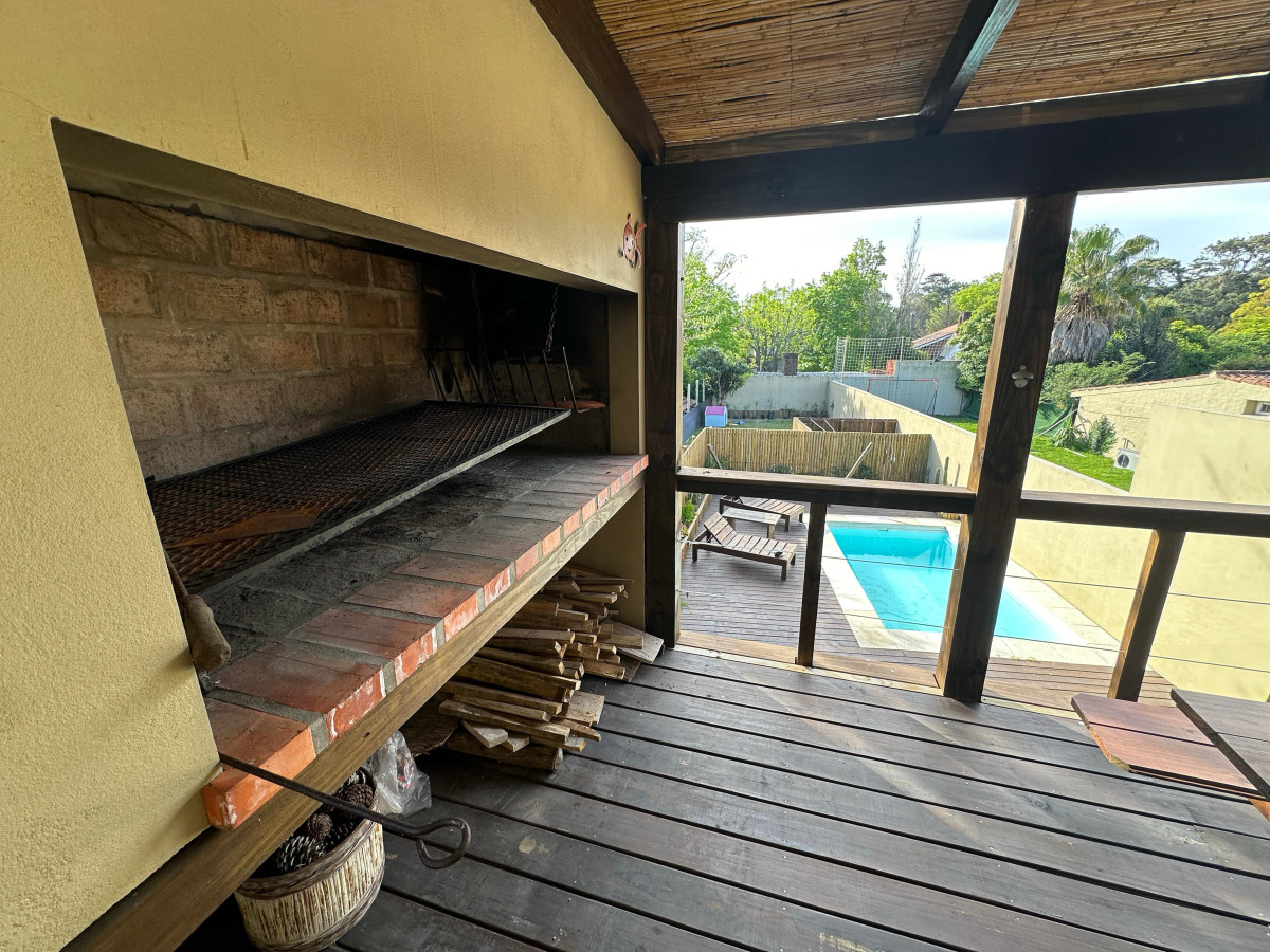 Casa ID.694 - Hermosa casa en alquiler temporal, Pinares, punta del este.