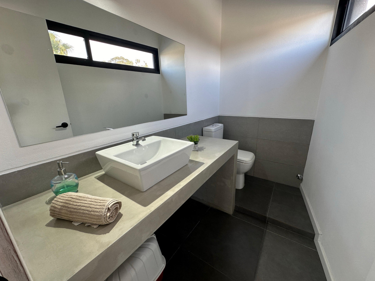 Casa ID.694 - Hermosa casa en alquiler temporal, Pinares, punta del este.