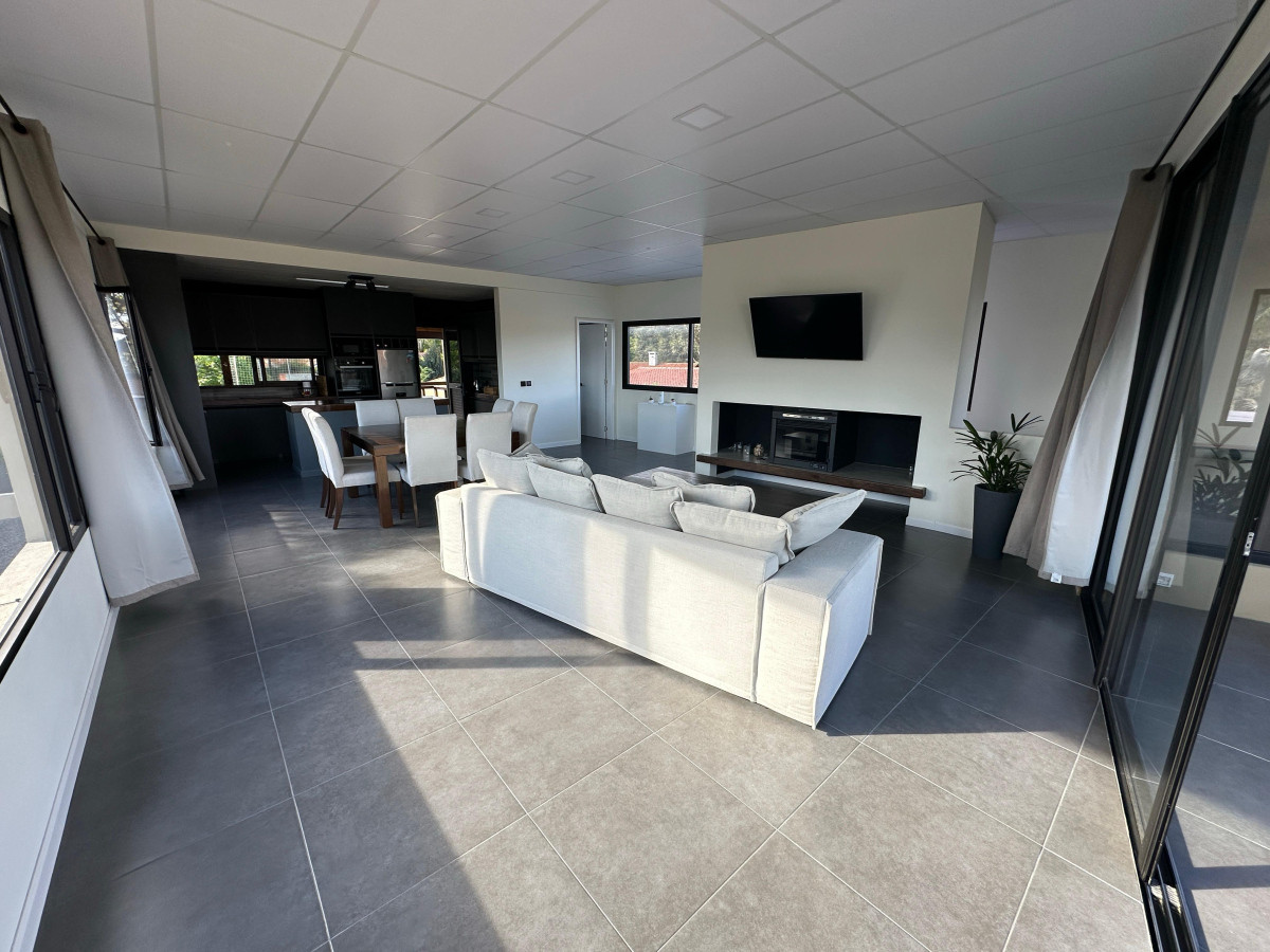 Casa ID.694 - Hermosa casa en alquiler temporal, Pinares, punta del este.