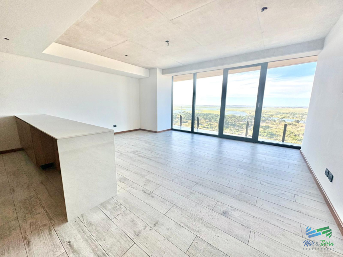 Apartamento ID.5731 - Oportunidad en Surfside - Piso alto | 1 Dormitorio + Toilette