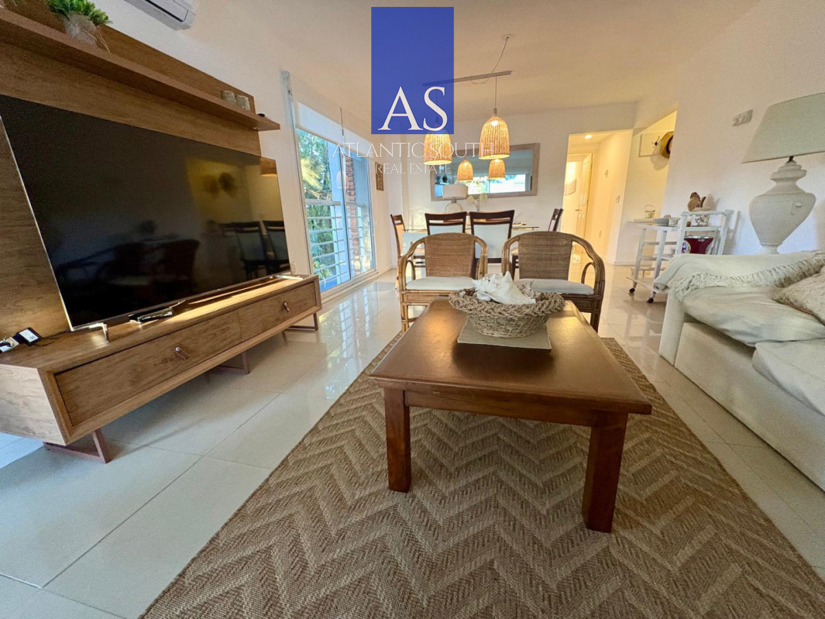 Apartamento ID.4742 - Apartamento moderno 2 dormitorios con parrillero propio Plaza México Punta del Este