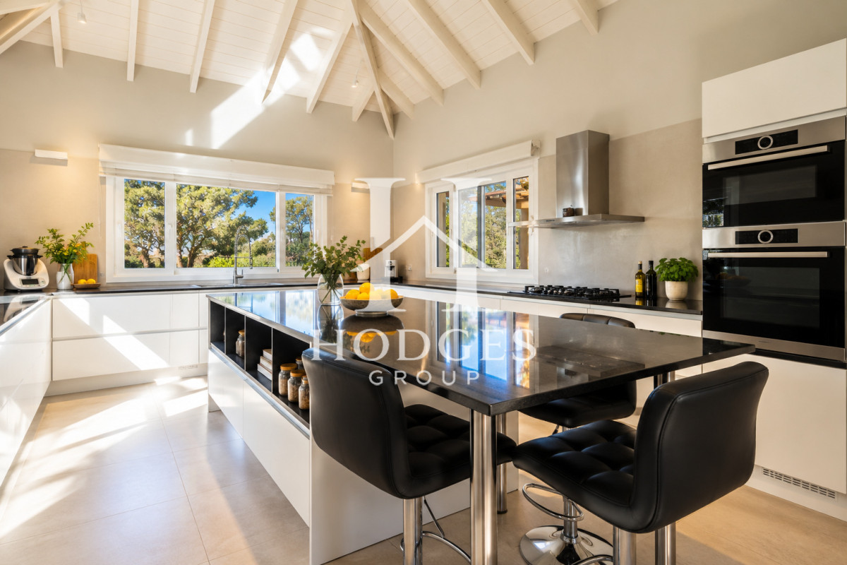 Casa ID.589 - LA ARBOLADA | UNA PROPIEDAD ÚNICA POR ESCALA - 4.200 m² de terreno · 660 m² construidos · 6 dormitorios · 8 baños