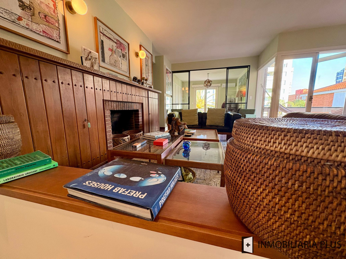 Apartamento ID.1582 - Alquiler anual de Apartamento de  3 dormitorios, 2 baños en la Península de Punta del Este