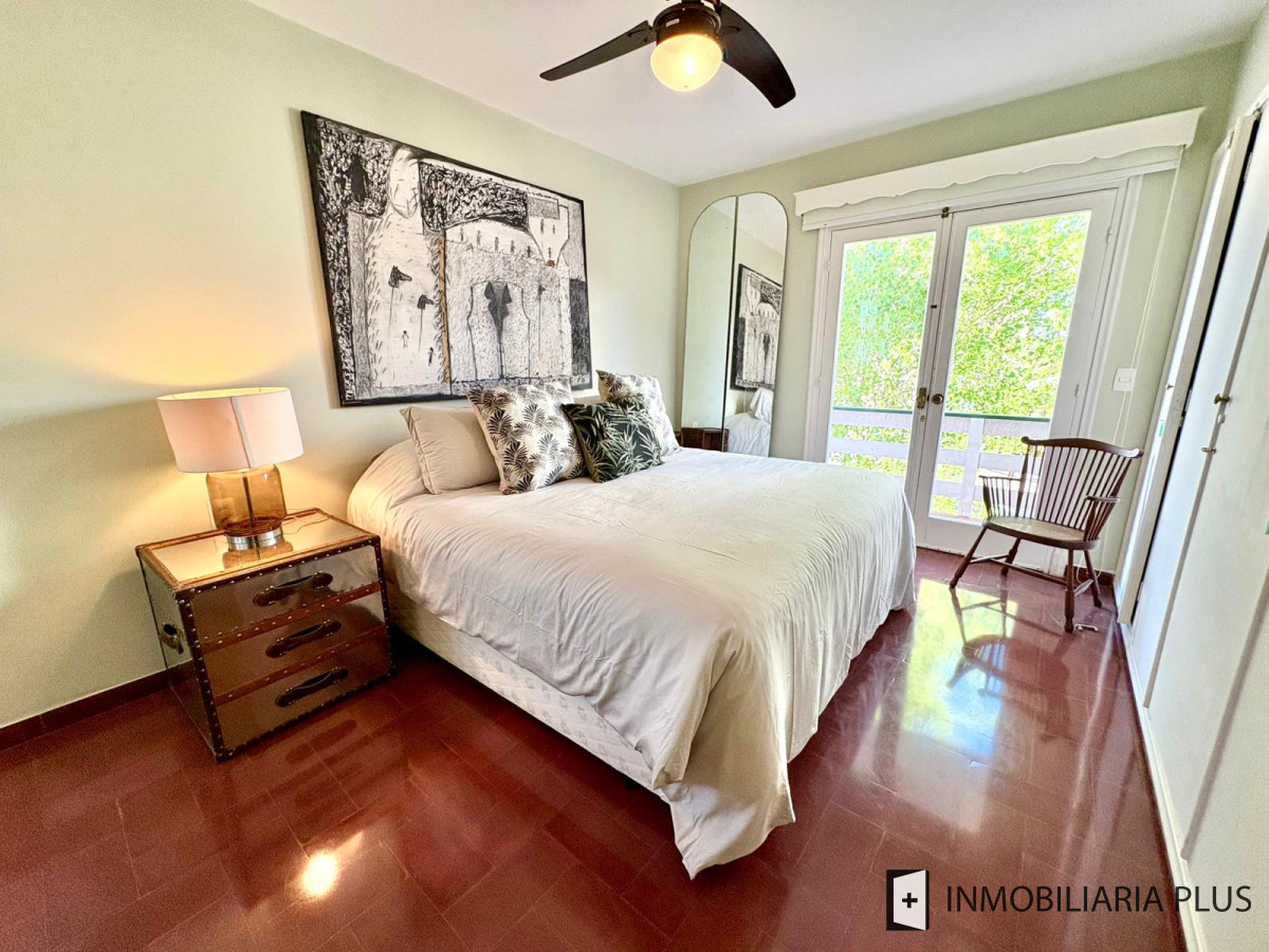Apartamento ID.1582 - Alquiler anual de Apartamento de  3 dormitorios, 2 baños en la Península de Punta del Este