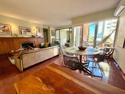  Alquiler anual de Apartamento de  3 dormitorios, 2 baños en la Península de Punta del Este