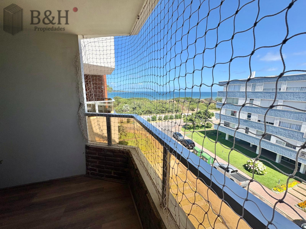 Apartamento ID.6738 - Apartamento en primera línea de Playa Mansa - Edificio Ilha Bella