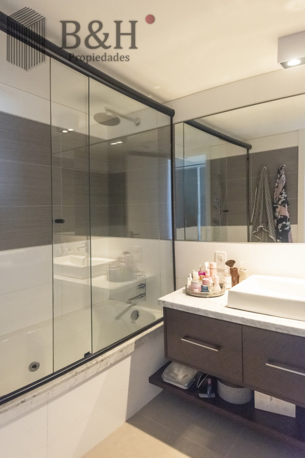 Apartamento ID.6649 - Esquinero Piso Alto a la Venta en Punta del Este