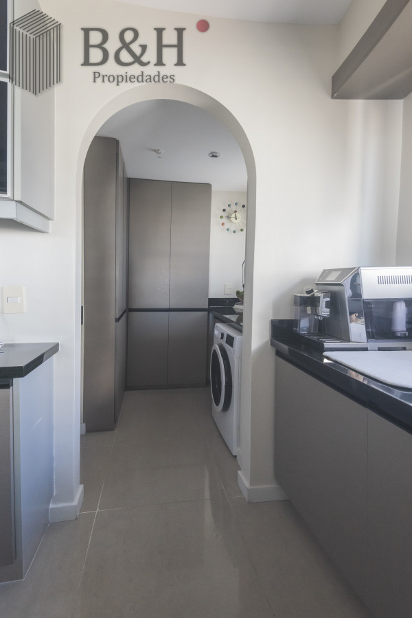 Apartamento ID.6649 - Esquinero Piso Alto a la Venta en Punta del Este