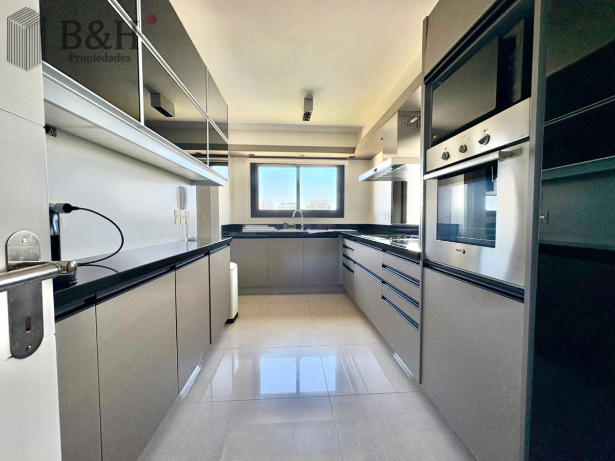 Apartamento ID.6649 - Esquinero Piso Alto a la Venta en Punta del Este