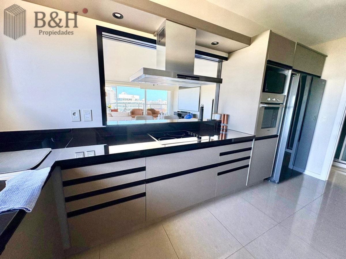 Apartamento ID.6649 - Esquinero Piso Alto a la Venta en Punta del Este