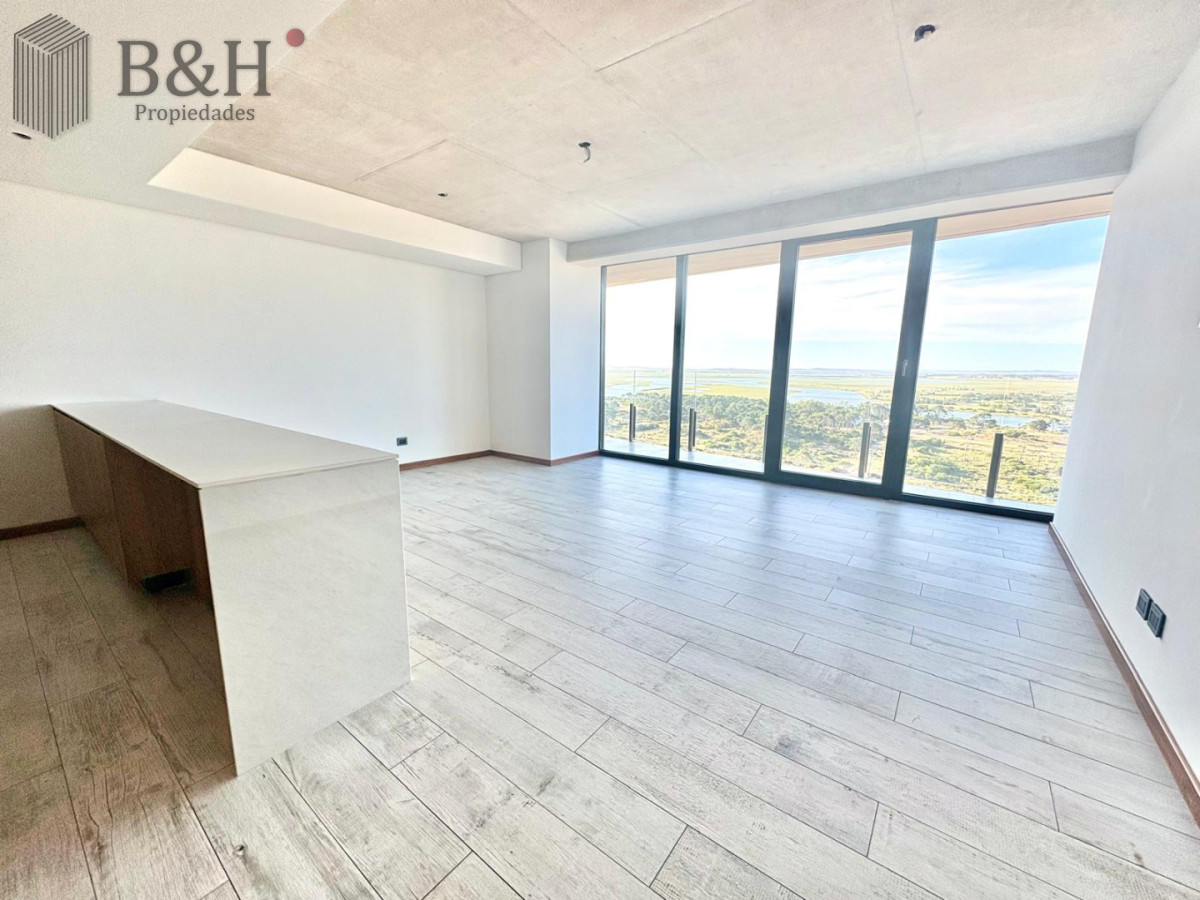 Apartamento ID.6648 - Oportunidad en Surfside - Piso alto | 1 Dormitorio + Toilette