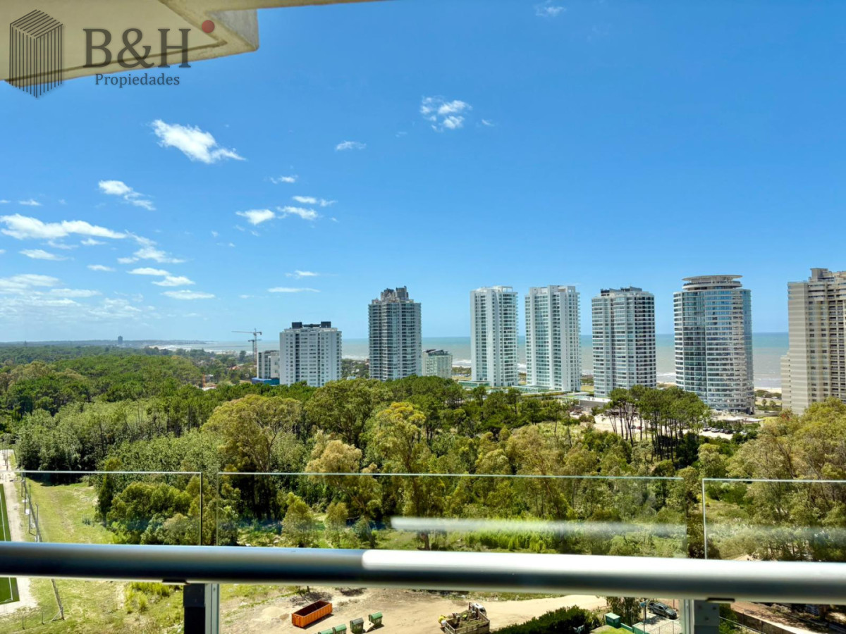 Apartamento ID.6649 - Esquinero Piso Alto a la Venta en Punta del Este