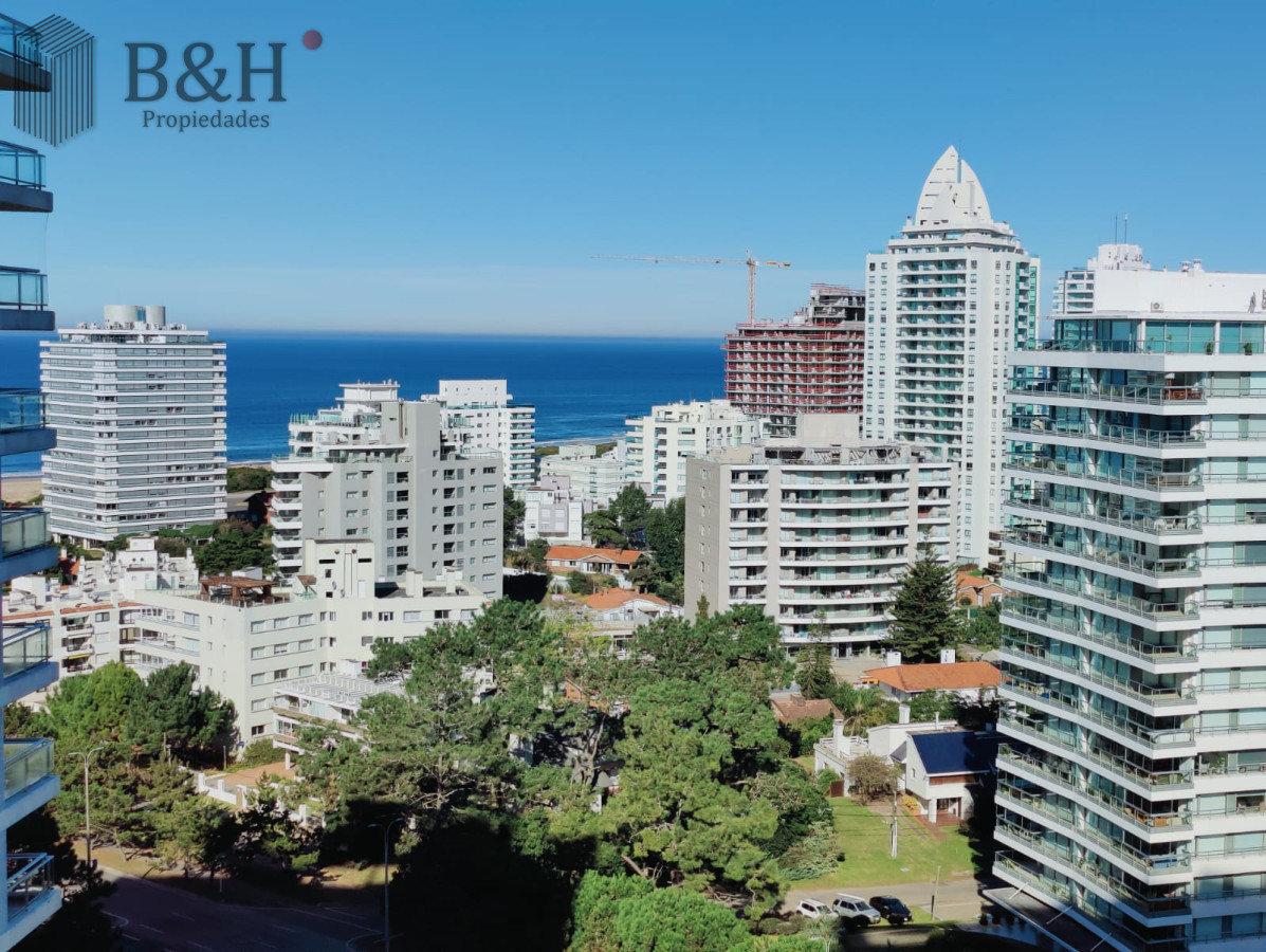 Apartamento ID.6649 - Esquinero Piso Alto a la Venta en Punta del Este