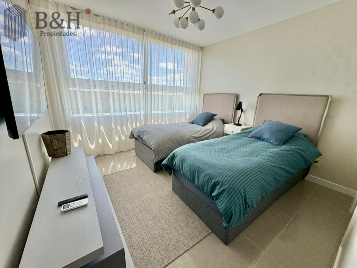 Apartamento ID.6649 - Esquinero Piso Alto a la Venta en Punta del Este