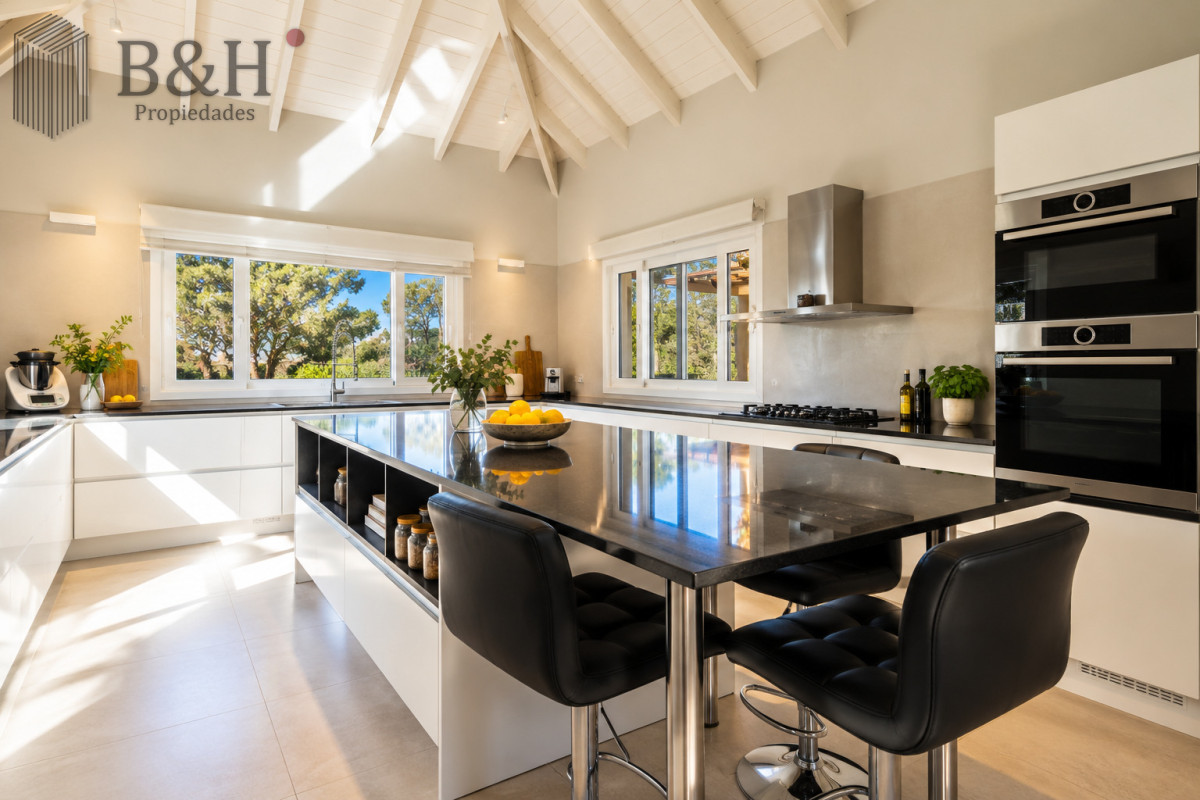 Casa ID.8136 - LA ARBOLADA | UNA PROPIEDAD ÚNICA POR ESCALA - 4.200 m² de terreno · 660 m² construidos · 6 dormitorios · 8 baños