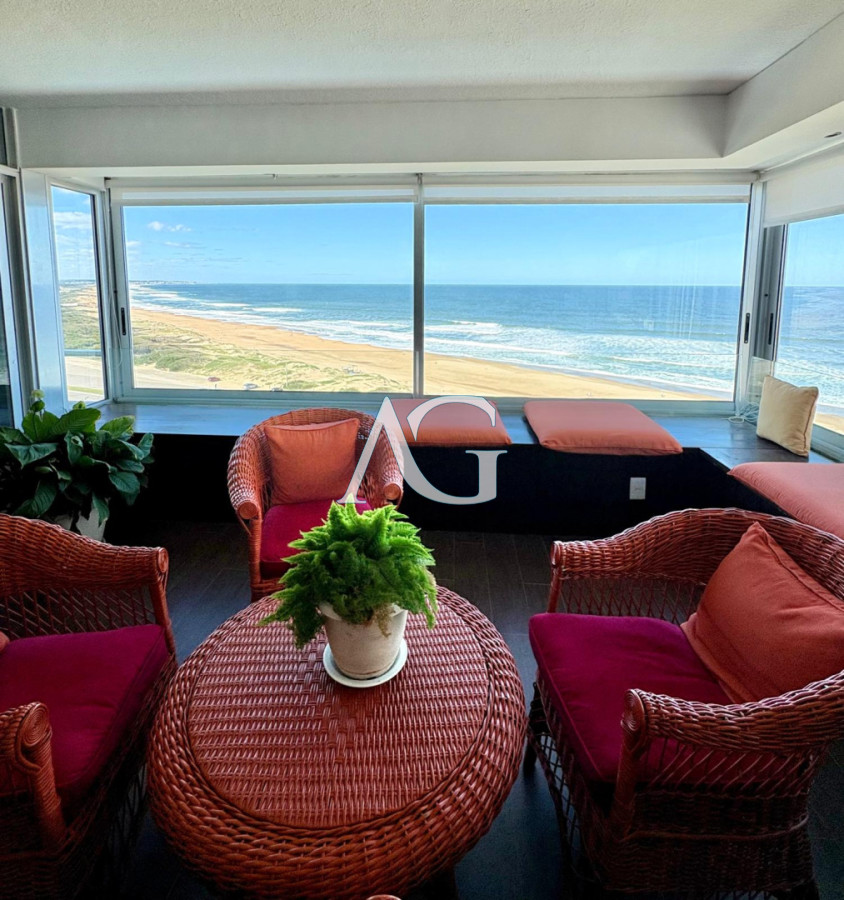 Apartamento ID.542 - Edificio Delfín Reciclado | Primera Línea - Playa Brava, Parada 4