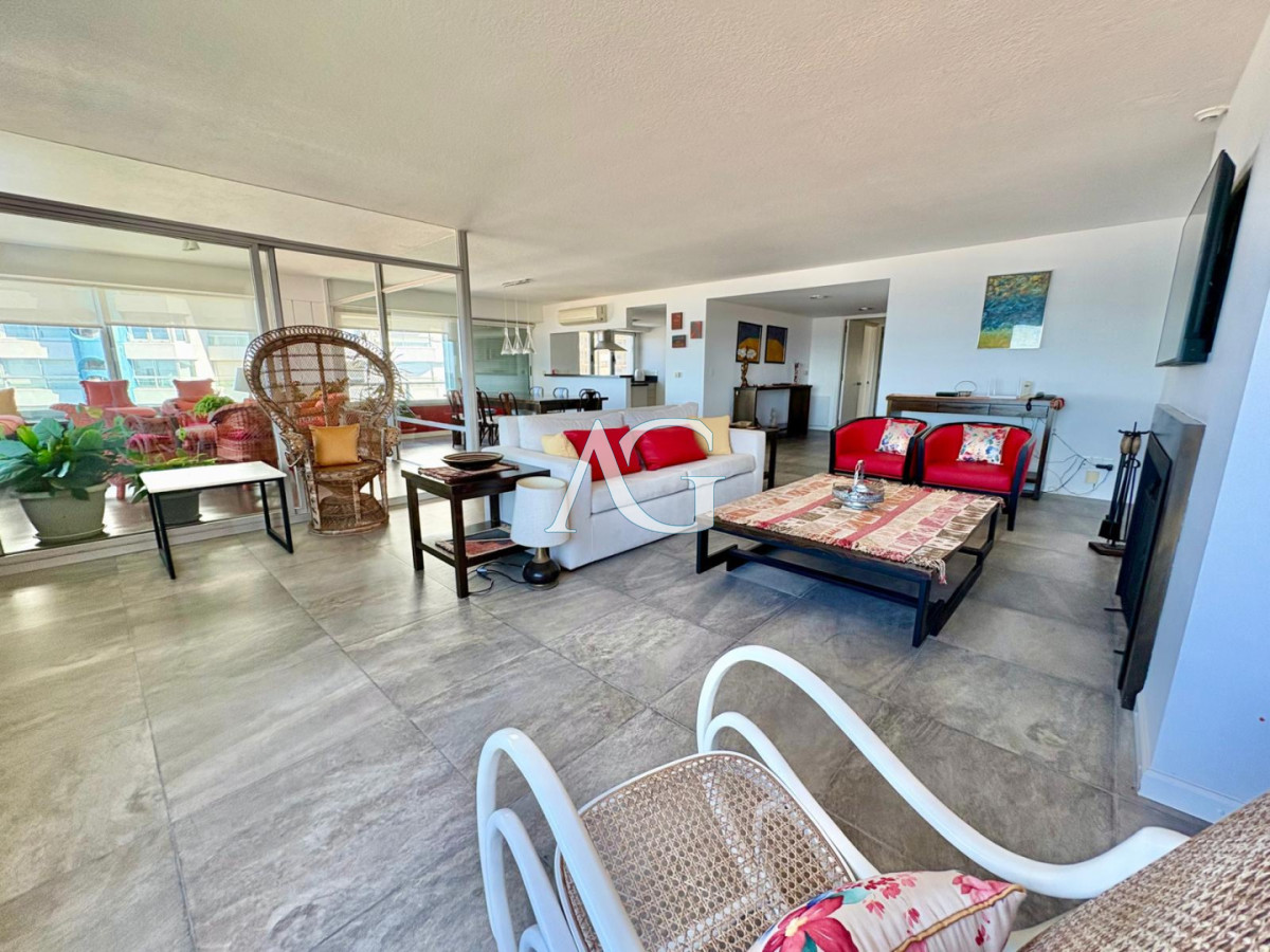 Apartamento ID.542 - Edificio Delfín Reciclado | Primera Línea - Playa Brava, Parada 4