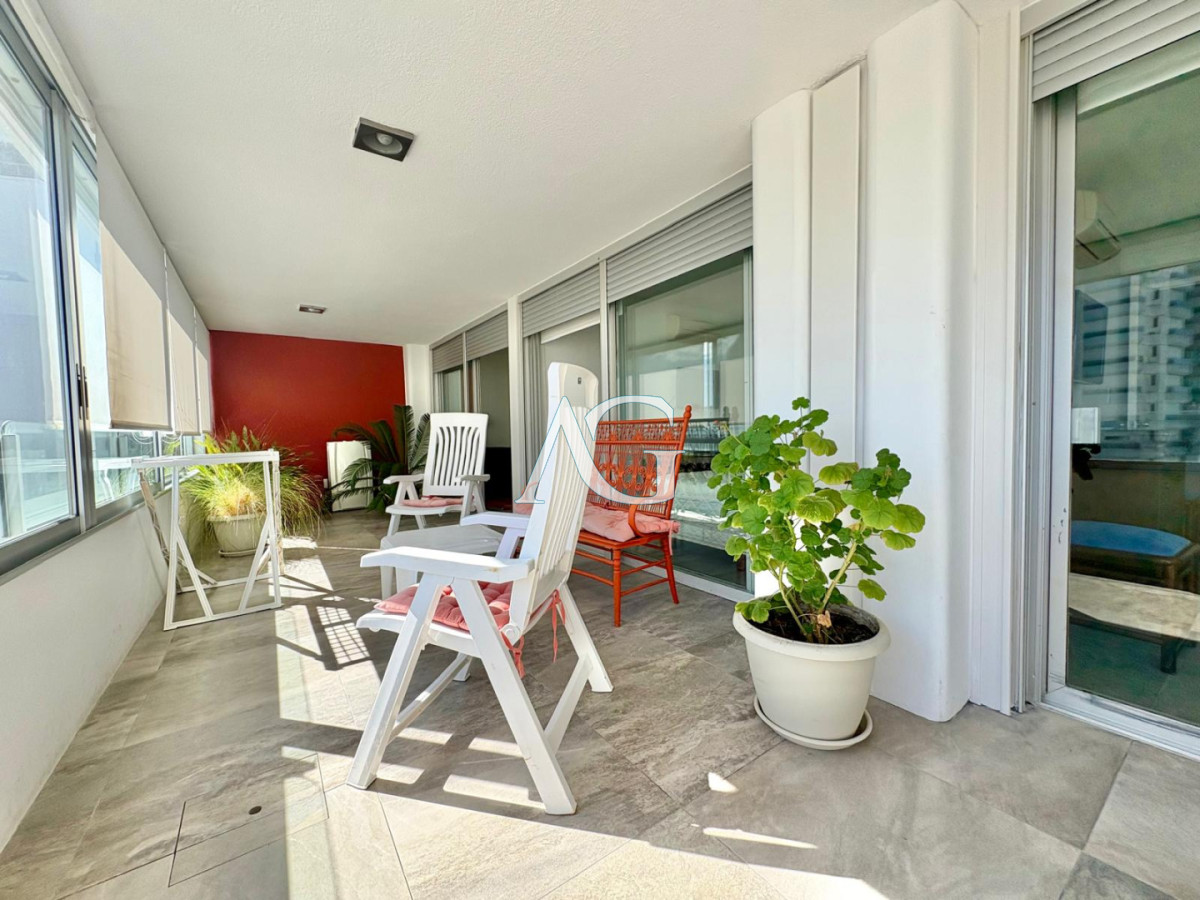 Apartamento ID.542 - Edificio Delfín Reciclado | Primera Línea - Playa Brava, Parada 4