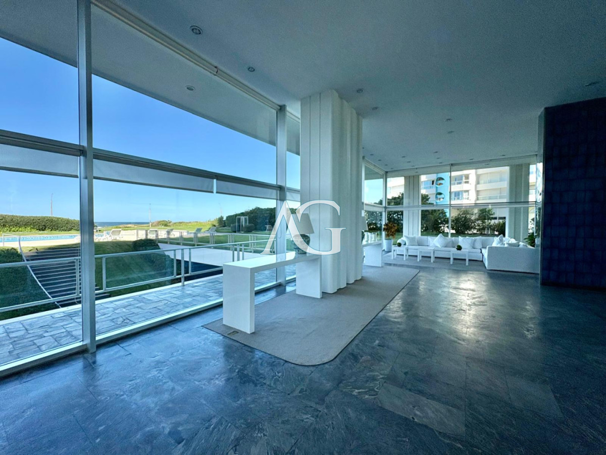 Apartamento ID.542 - Edificio Delfín Reciclado | Primera Línea - Playa Brava, Parada 4