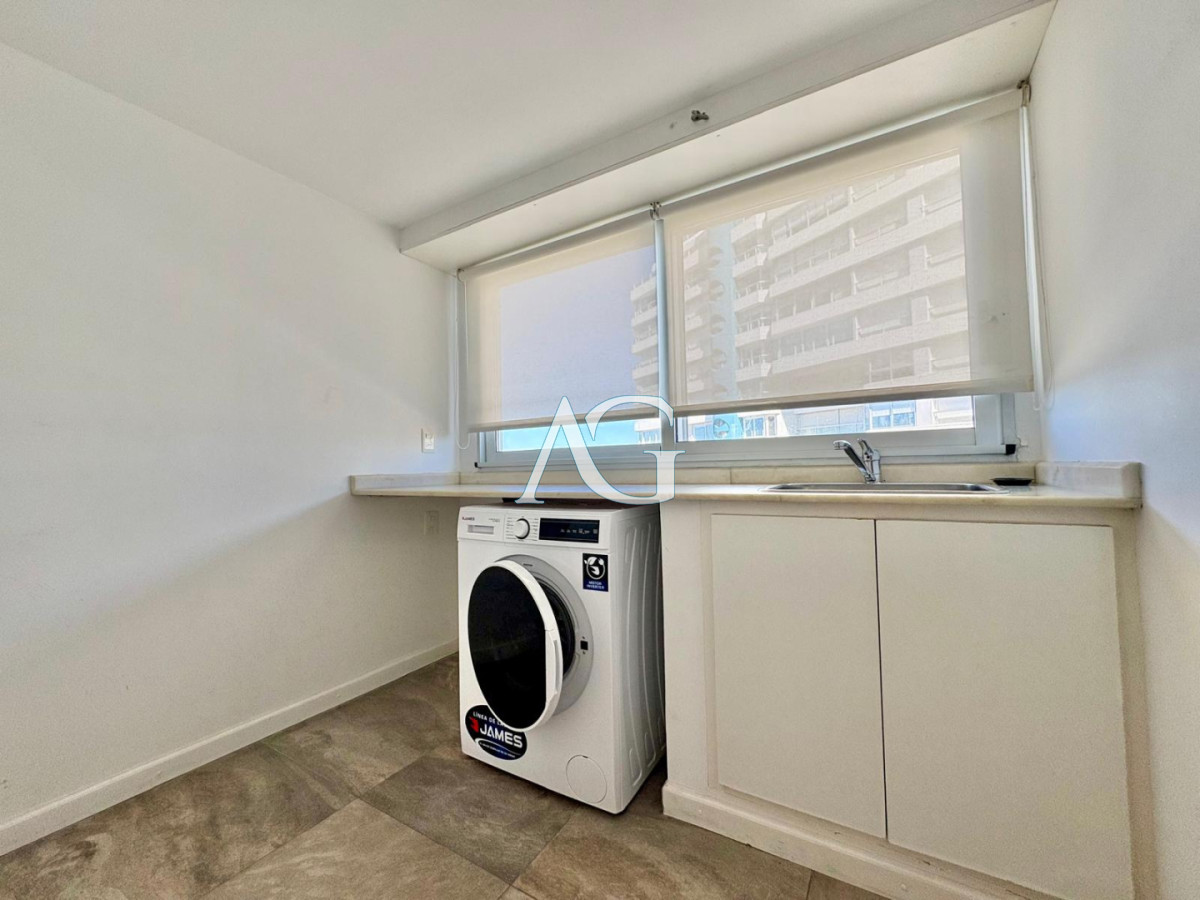 Apartamento ID.542 - Edificio Delfín Reciclado | Primera Línea - Playa Brava, Parada 4