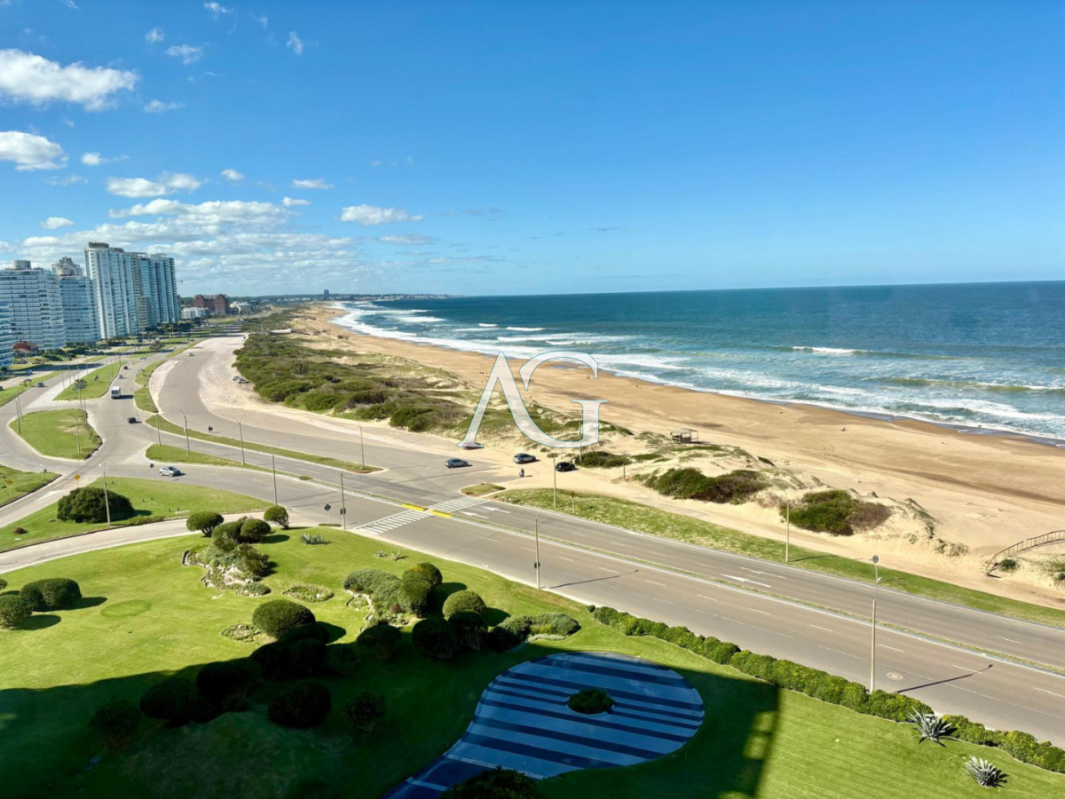 Apartamento ID.542 - Edificio Delfín Reciclado | Primera Línea - Playa Brava, Parada 4