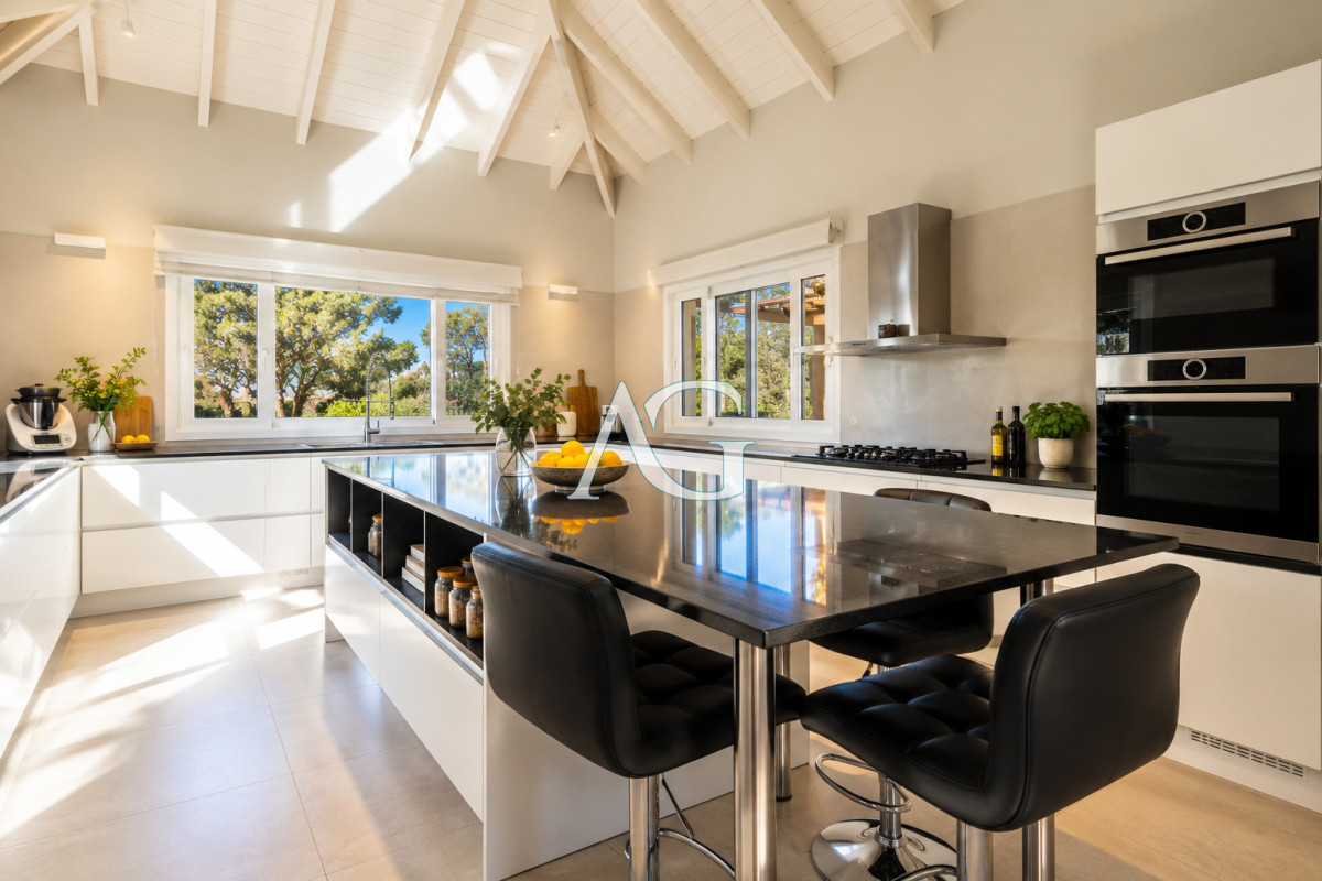 Casa ID.728 - LA ARBOLADA | UNA PROPIEDAD ÚNICA POR ESCALA - 4.200 m² de terreno · 660 m² construidos · 6 dormitorios · 8 baños
