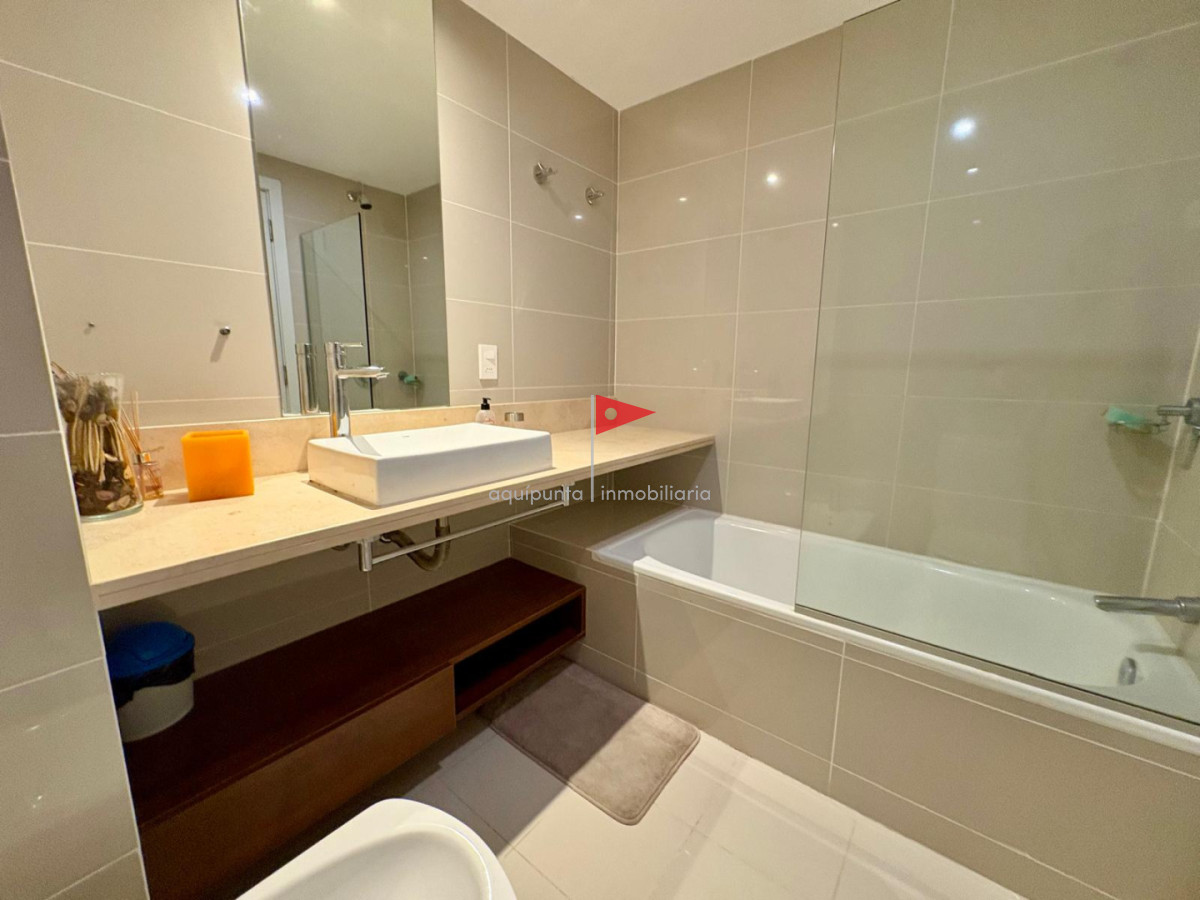 Apartamento ID.297 - Alquiler Anual - Edificio Be Punta - 2 dorm