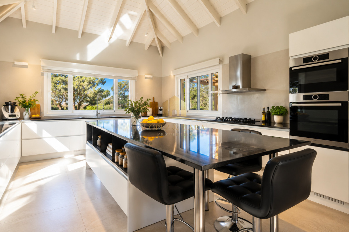 Casa ID.401 - LA ARBOLADA | UNA PROPIEDAD ÚNICA POR ESCALA - 4.200 m² de terreno · 660 m² construidos · 6 dormitorios · 8 baños