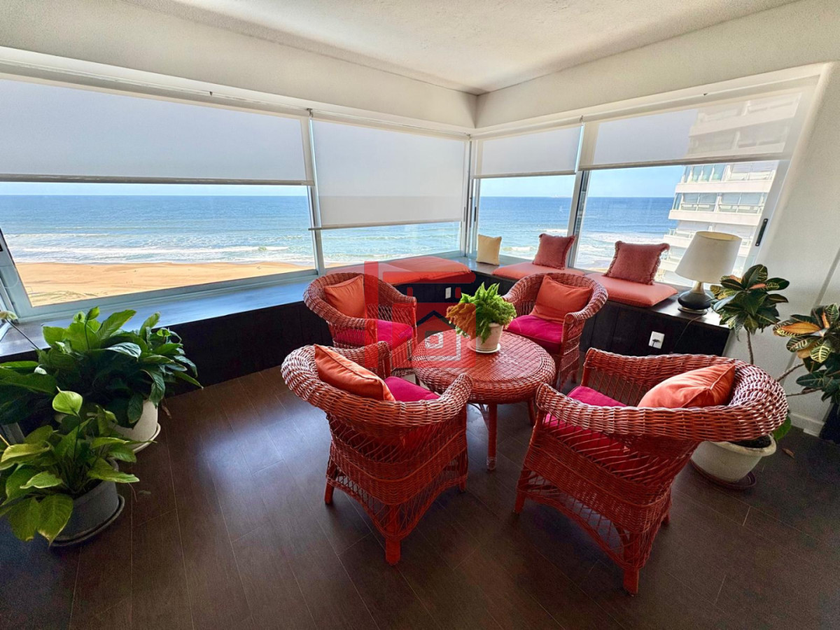 Apartamento ID.585 - Edificio Delfín Reciclado | Primera Línea - Playa Brava, Parada 4