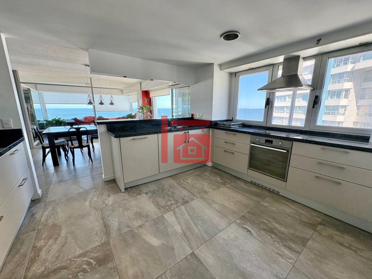 Apartamento ID.585 - Edificio Delfín Reciclado | Primera Línea - Playa Brava, Parada 4