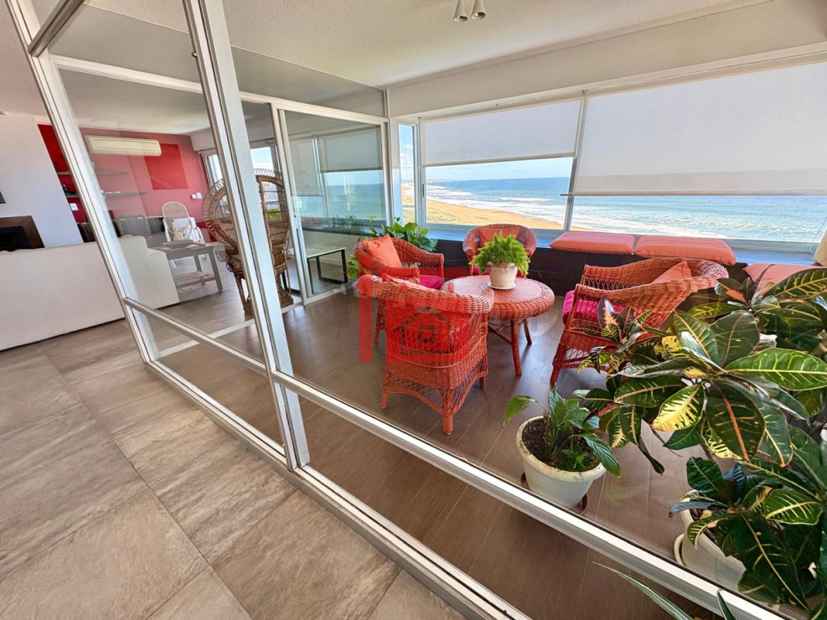 Apartamento ID.585 - Edificio Delfín Reciclado | Primera Línea - Playa Brava, Parada 4
