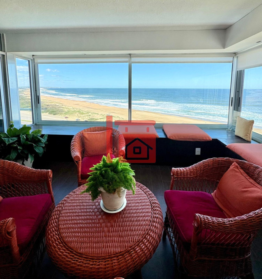Apartamento ID.585 - Edificio Delfín Reciclado | Primera Línea - Playa Brava, Parada 4