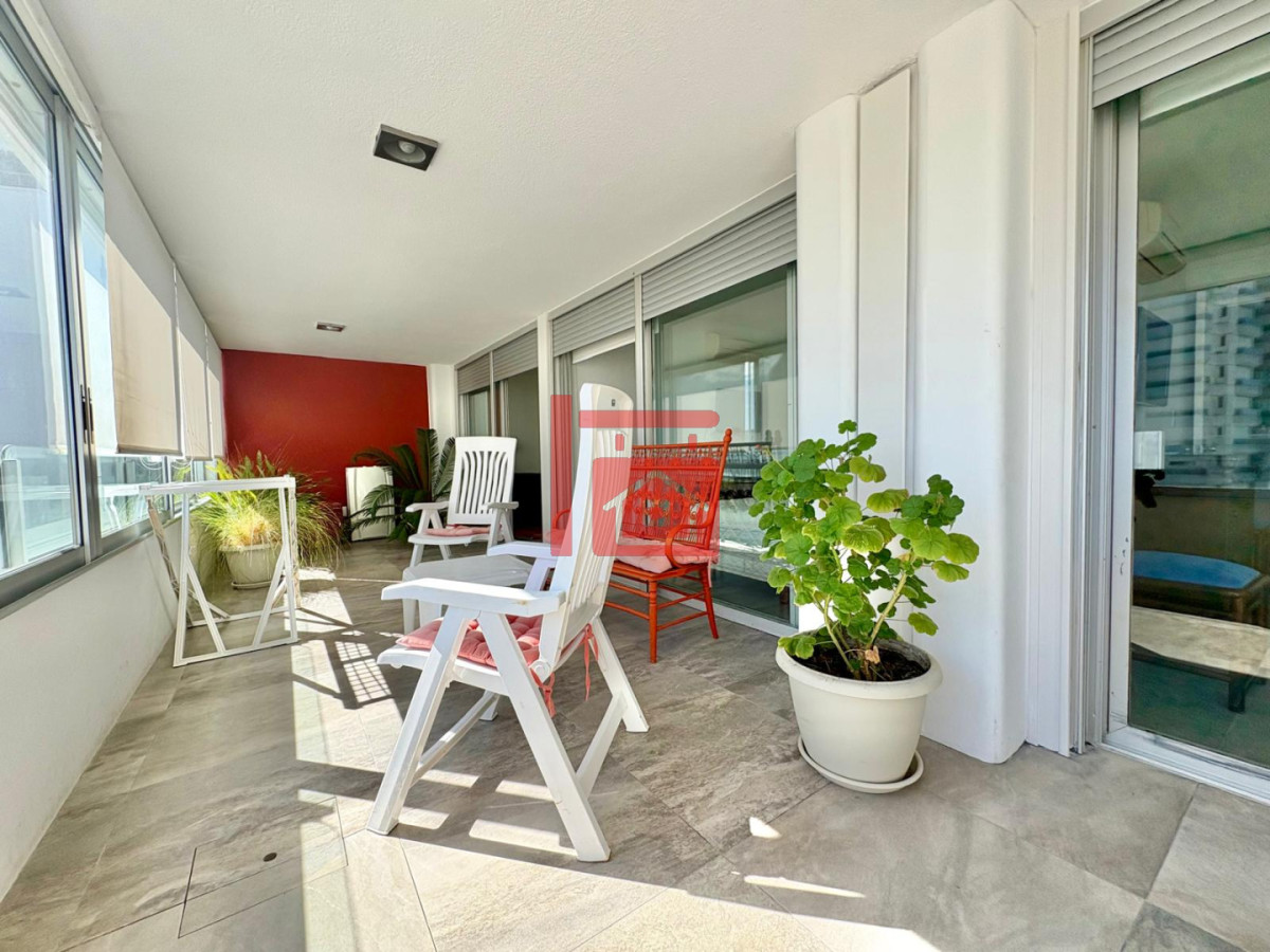 Apartamento ID.585 - Edificio Delfín Reciclado | Primera Línea - Playa Brava, Parada 4