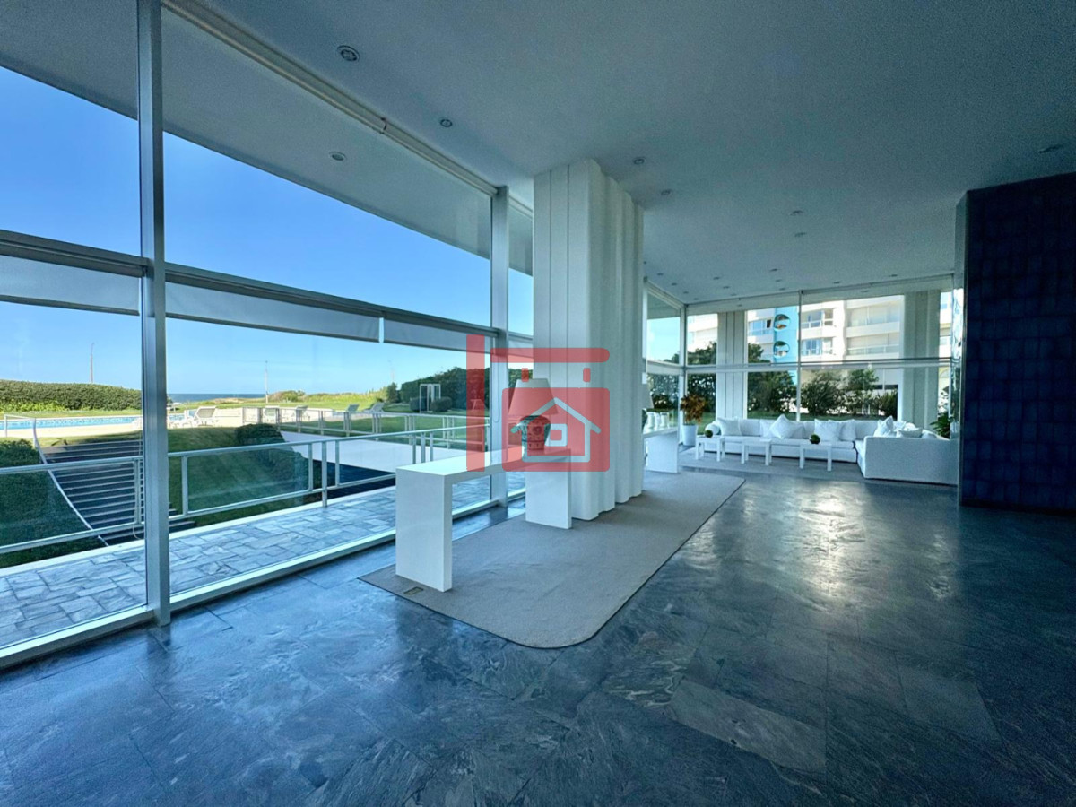 Apartamento ID.585 - Edificio Delfín Reciclado | Primera Línea - Playa Brava, Parada 4