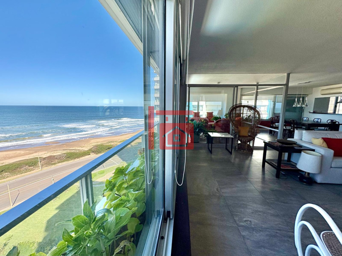 Apartamento ID.585 - Edificio Delfín Reciclado | Primera Línea - Playa Brava, Parada 4